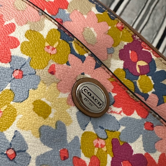 Coach crossbody - Picture 3 of 6